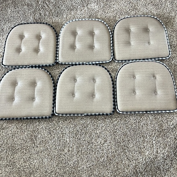 Memory foam, non slip rubber back, black/white checkered chair cushions. 6 pack. - Picture 10 of 15
